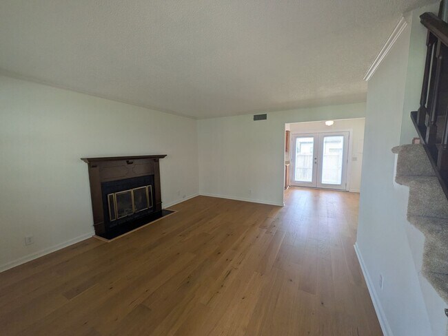 Photo - 1107 Quail Ct W