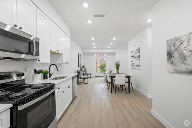 3BR, 1BA - 823SF
