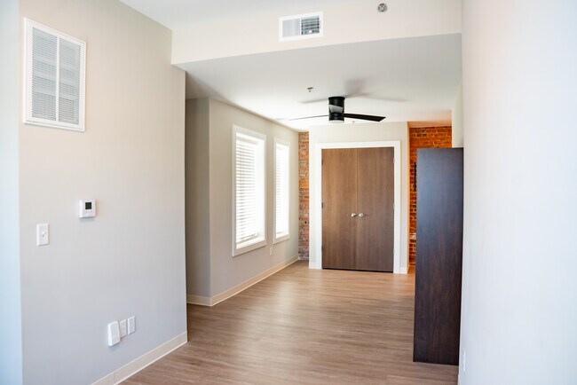 Photo - 534 S Main St