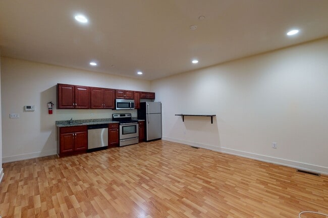 Building Photo - 1513 Master St Unit 1