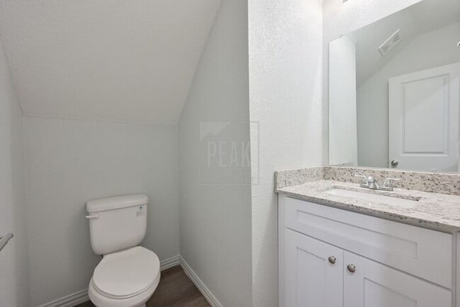 Photo - $1,549! Stylish 2BR Townhome with 15 Minut...