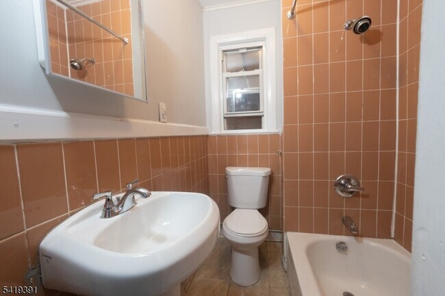 Photo - 297 W Broadway