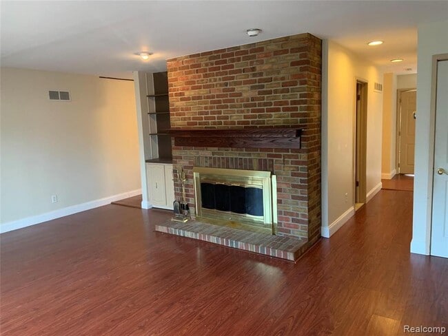 Photo - 6320 Laurentian Ct