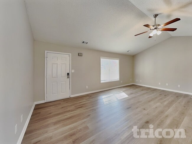 Photo - 3023 Ryan Rd