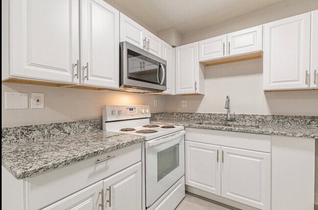 Granite Countertops - 2959 Forrest Hills Dr SW Unit 014