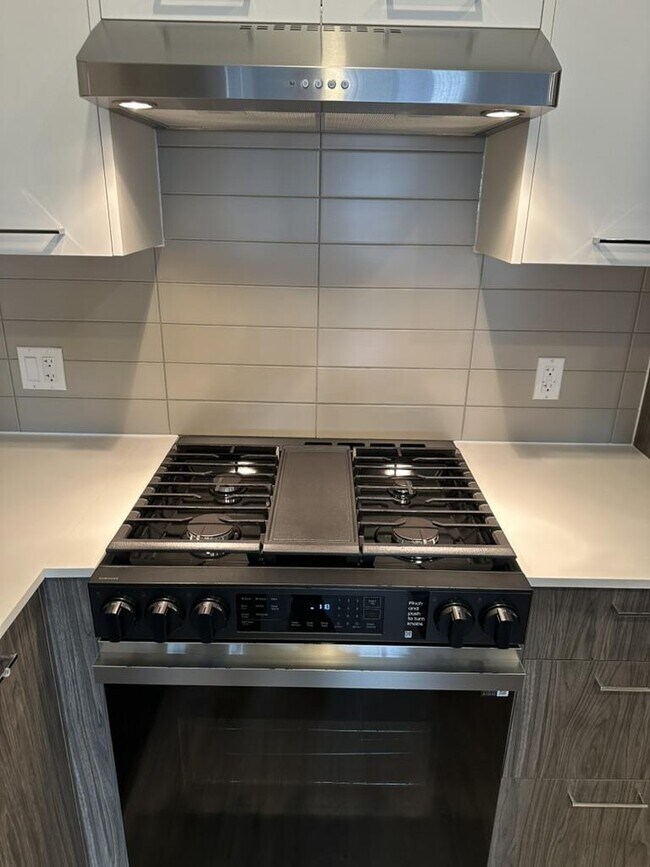 Photo - 3319 148 St