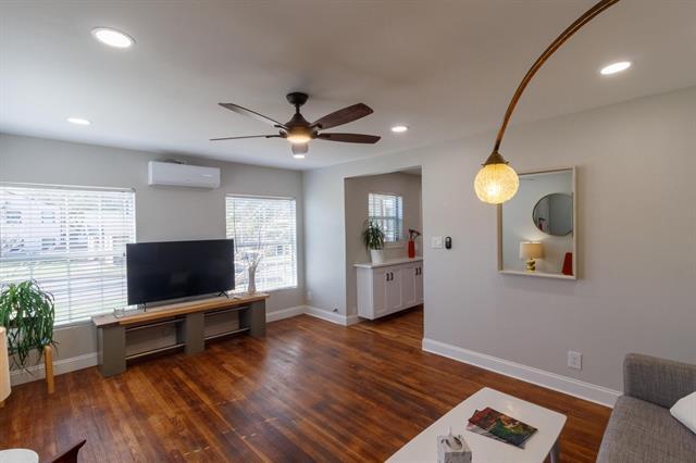 Photo - 641 Winston St