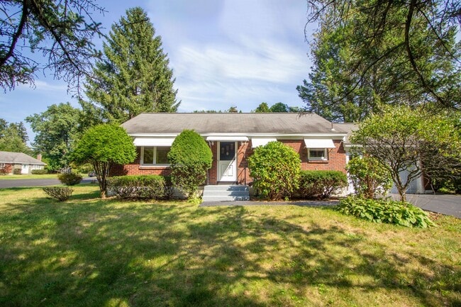 Building Photo - 2 BD 1BA Shaker Schools