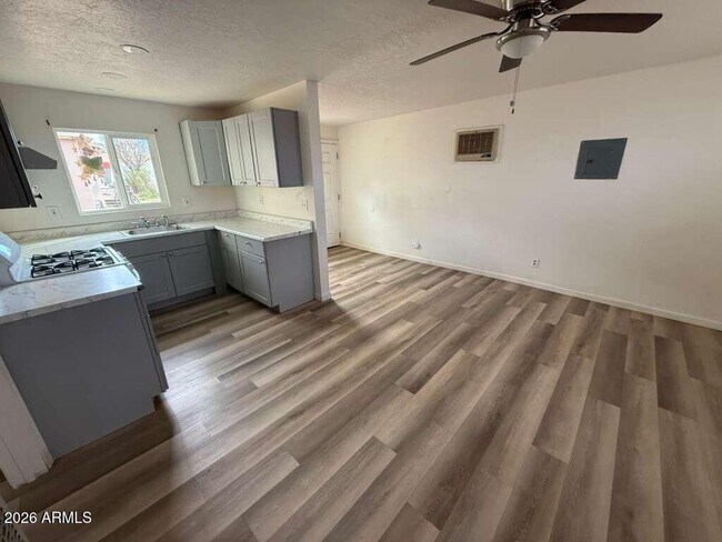 Photo - 1258 E 15th St