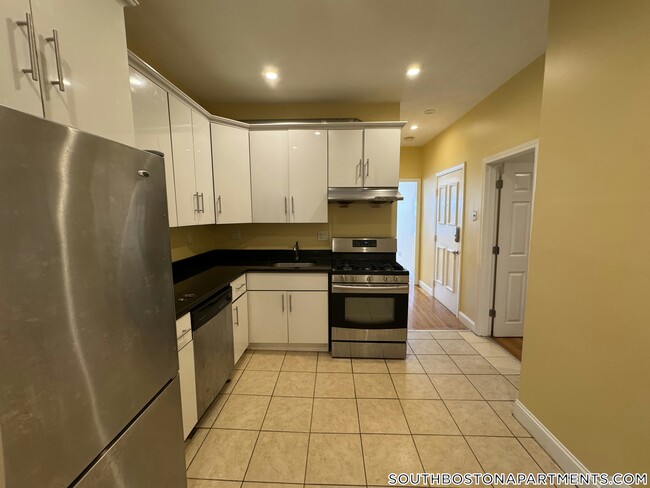 Building Photo - 63 Middle St Rental
