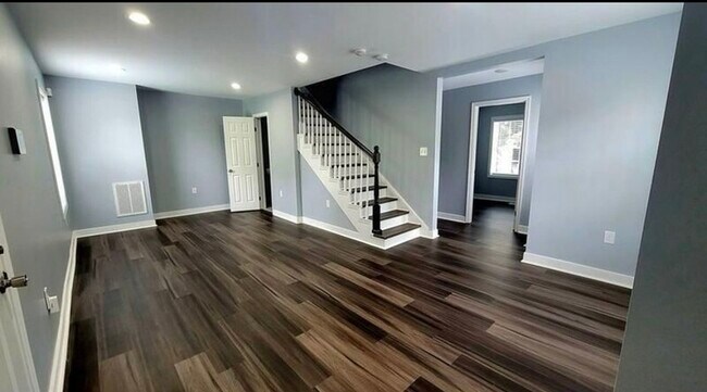 Photo - 732 E Gladstone Ave