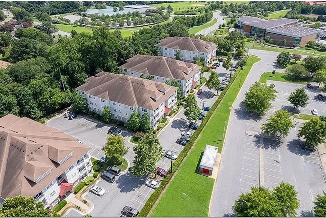 Building Photo - 932 Southmoor Dr Unit 208