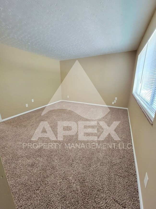 Photo - Springdale Apartments - Spacious 1 Bd - 1Ba Apartment in North Knox! Unidad #4