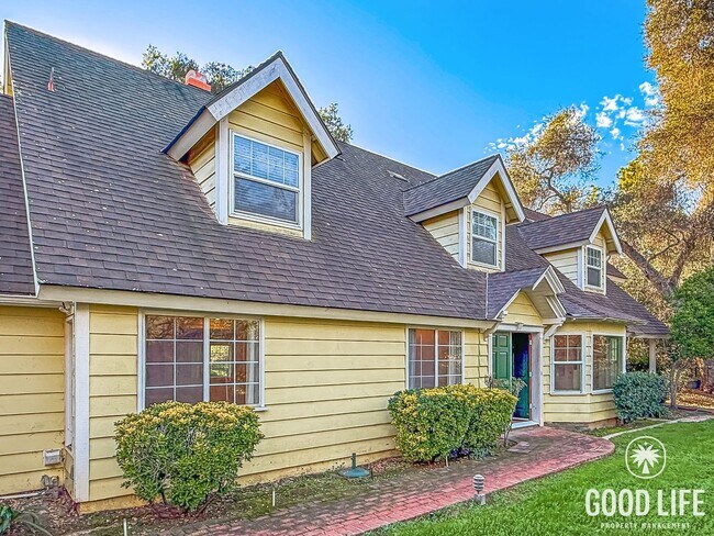 Photo - Beautiful 3Bd/2Ba Home On Over an Acre Lot!