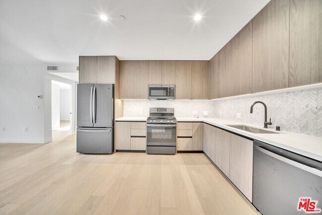 Photo - 4506 Dockweiler St Unit 202