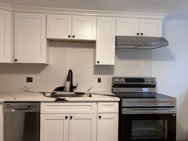 Photo - 495 Lafayette Rd Unit A