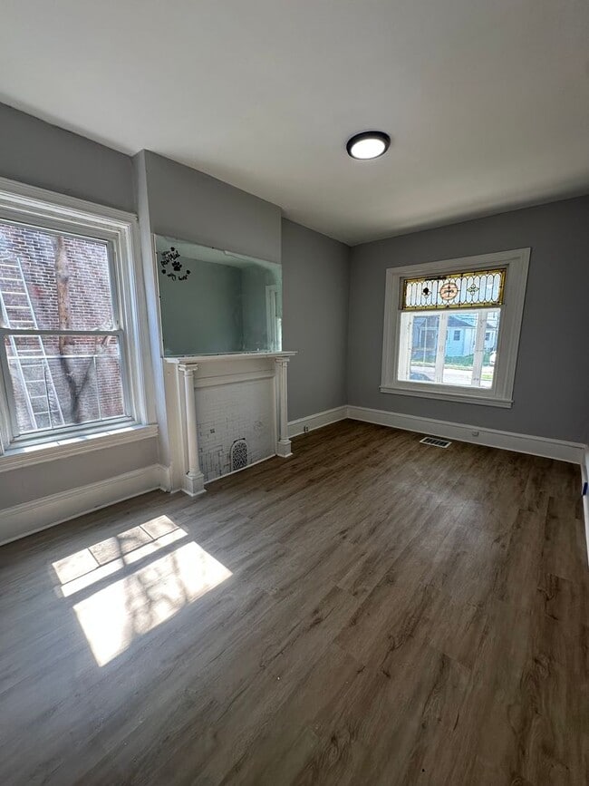 Photo - LARGE 4 Bed, 1.5 Bath ready for rent!
