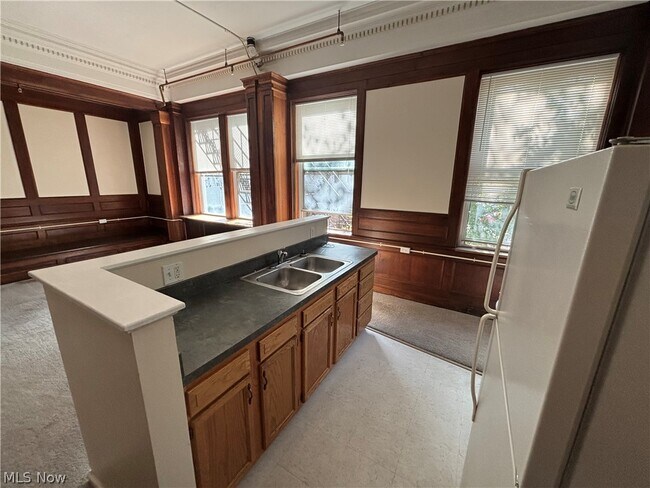 Photo - 5644 Broadway Ave Unit 203