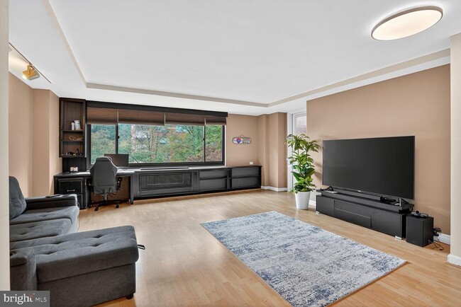 Building Photo - 1021 Arlington Blvd Unit 643