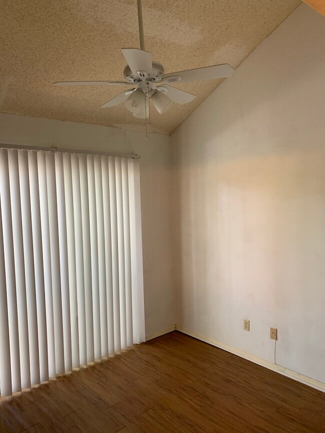 Bedroom - 2313 Longview St Unit 203