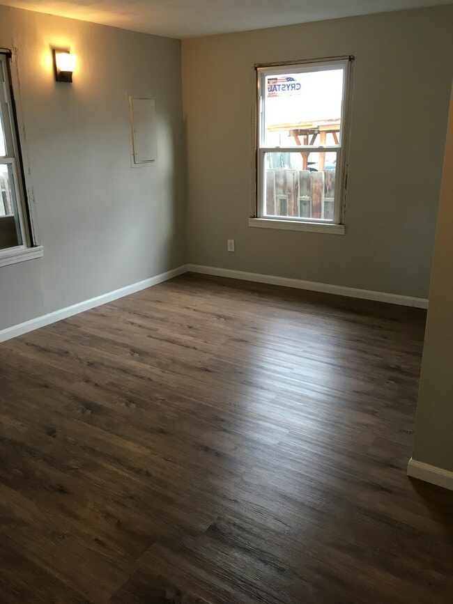 Building Photo - 1401 S 24th Ave