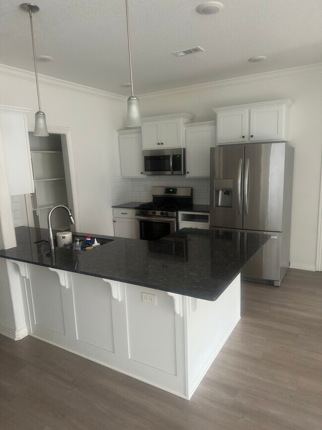 Photo - 1021 Lakeview Dr