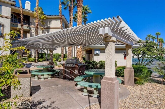 Photo - **Charming 2 Bdrm/2 Bath Remodeled Condo in Desirable SouthWest**