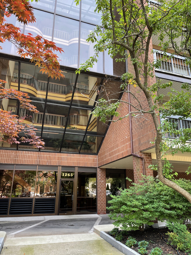 Entry - 1265 Beacon St Unidad #303 Rental