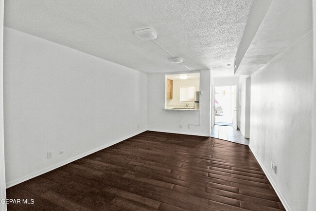 Photo - 5200 Carousel Dr Unit 1