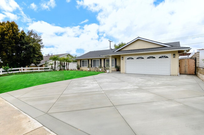 Photo - 901 Carlson Dr