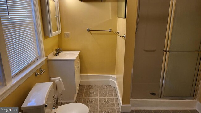 Photo - 6 W Green St