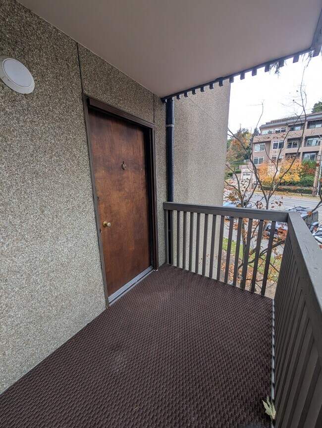 Photo - 2550 Thorndyke Ave W Unidad 305