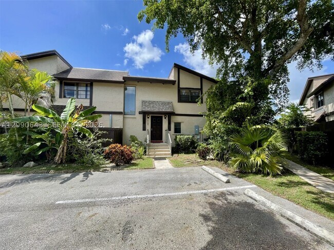 Building Photo - 2160 Bayberry Dr