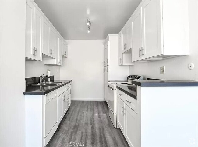 Building Photo - "Chic 1-Bed Oasis with Central Vacuum & Ha... Unit 50 Rental
