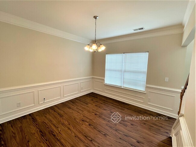 Photo - 504 Meredith Court