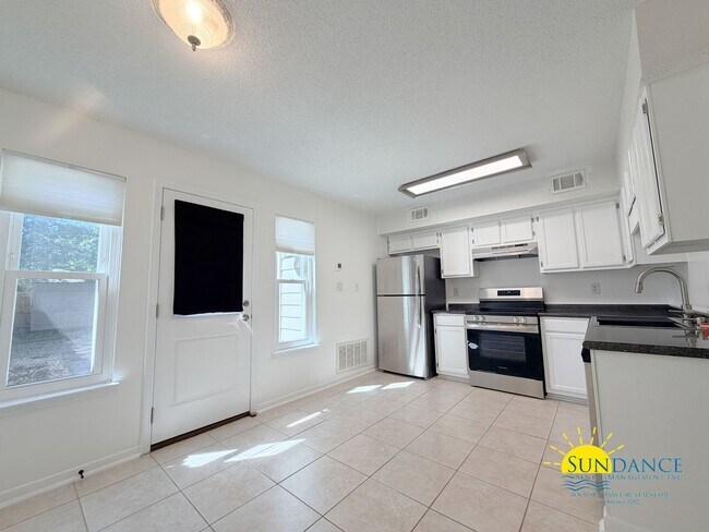 Photo - Charming 2BR townhome just steps from beautiful Cinco Bayou in Fort Walton Beach!
