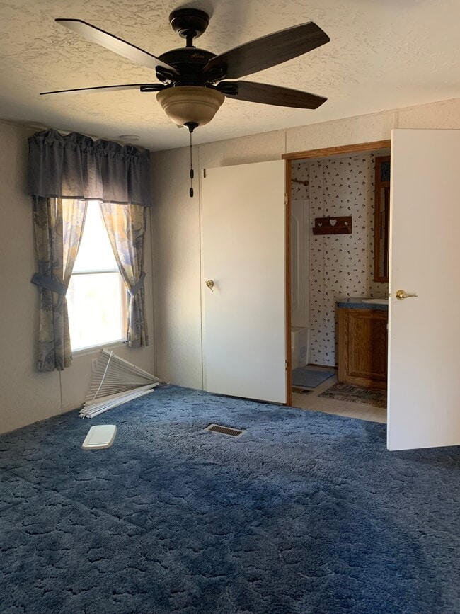 Photo - 1996 Fleetwood Lot 10