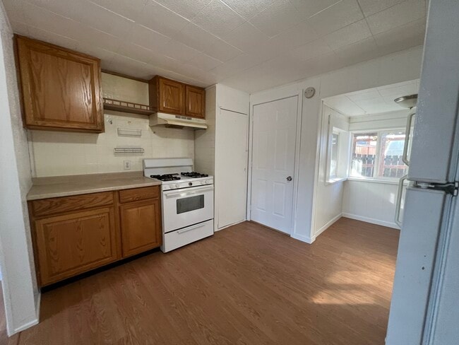Photo - 112 5th St SW