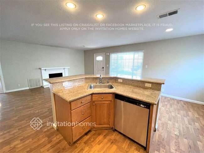 Photo - 868 Ashwood Ave