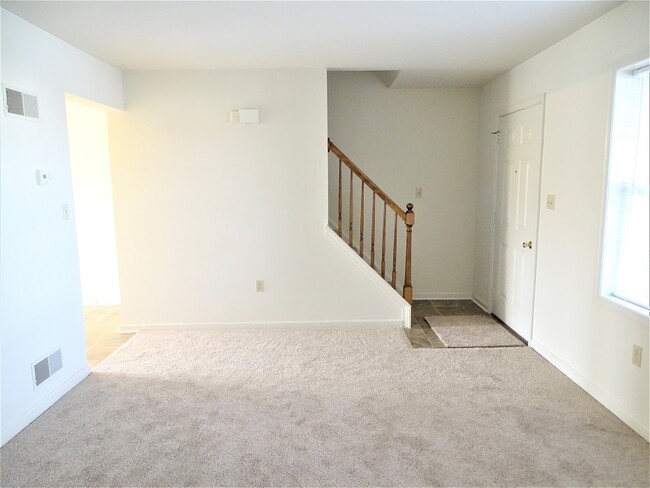 Photo - 1 Foxfield Ln