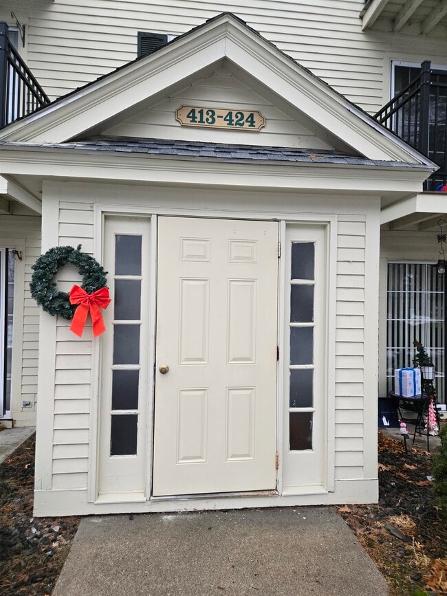 Building Photo - 4 Midhurst Rd Unit 420