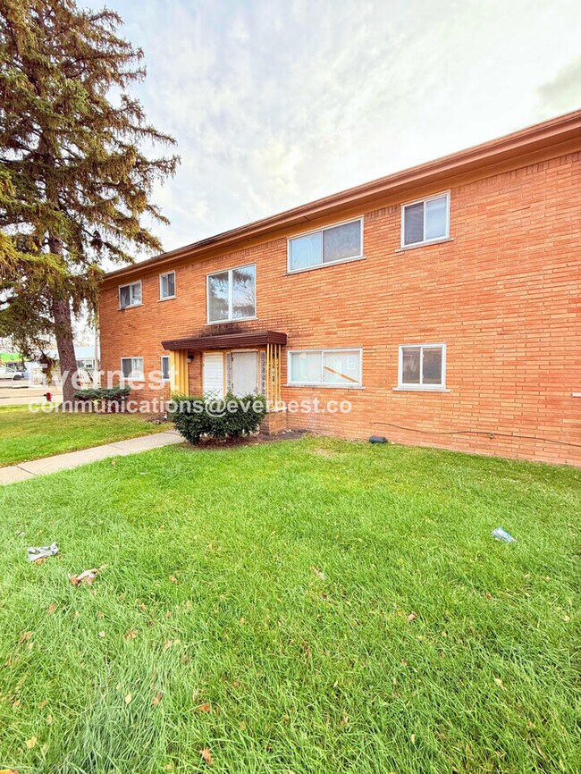 Photo - 15601 Schoolcraft Rd Unit 1