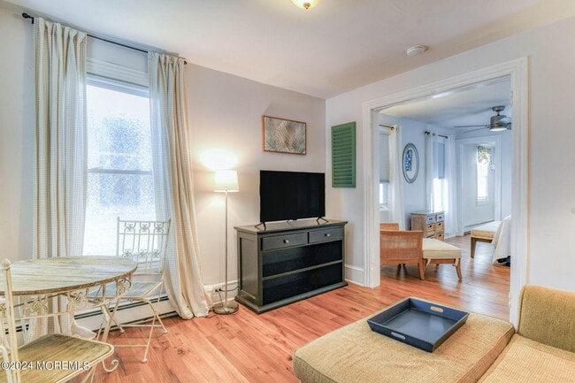 Photo - 19 Webb Ave Unidad 1W