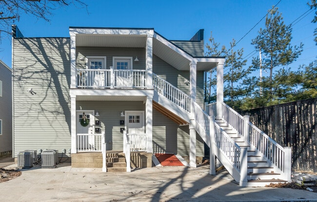 Photo - 612 4th St NW