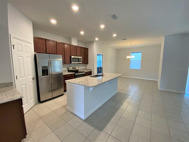 Photo - 29214 Armoyan Blvd