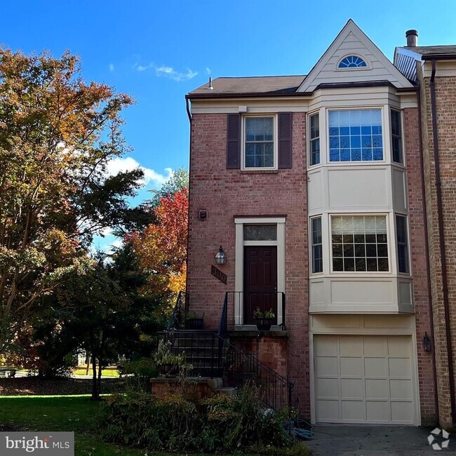 Building Photo - BEAUTIFUL END UNIT TH NEAR DOWNTOWN ROCKVILLE Rental