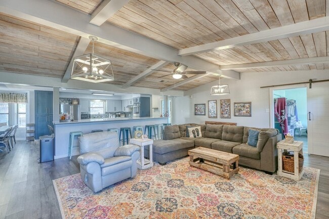 724 S Chaparral