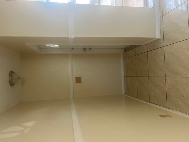 Photo - 2073 E Bond Dr