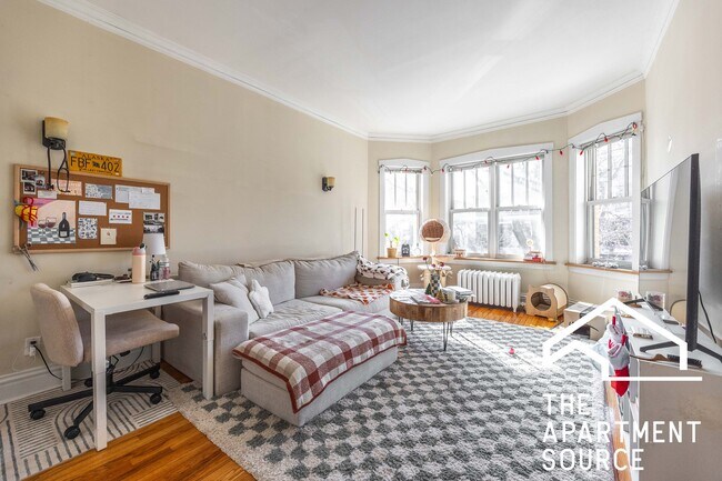 Building Photo - 823 W Wrightwood Ave Unit 2