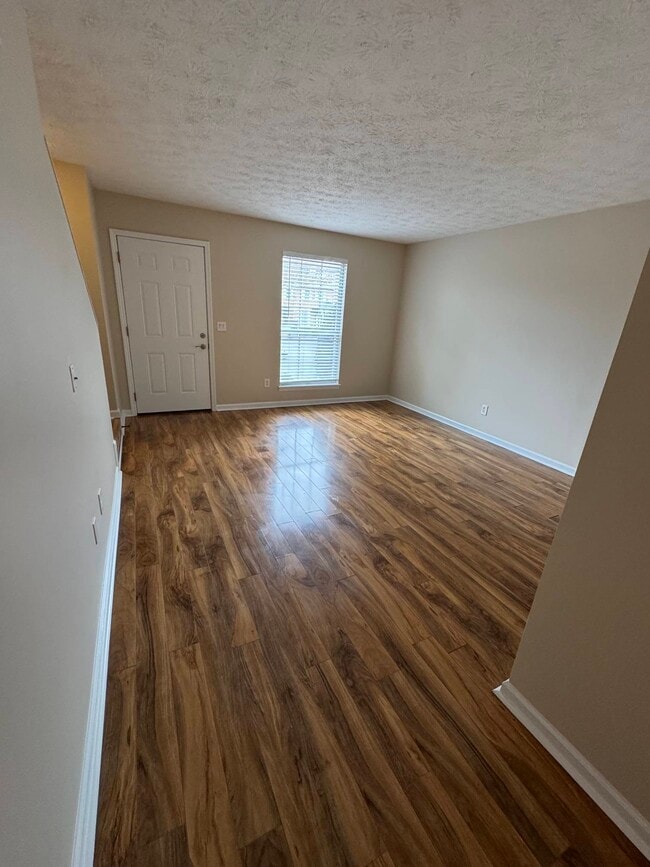 Photo - 109 Thistle Ln